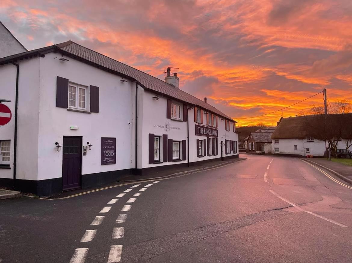 The Kings Arms Inn Stratton  Exterior foto